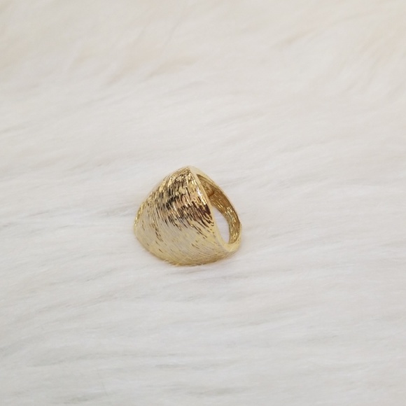 Statement Ring - Picture 2 of 3